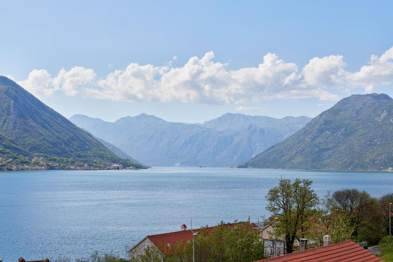 Apartment Noa With Sea View Kotor Exterior photo