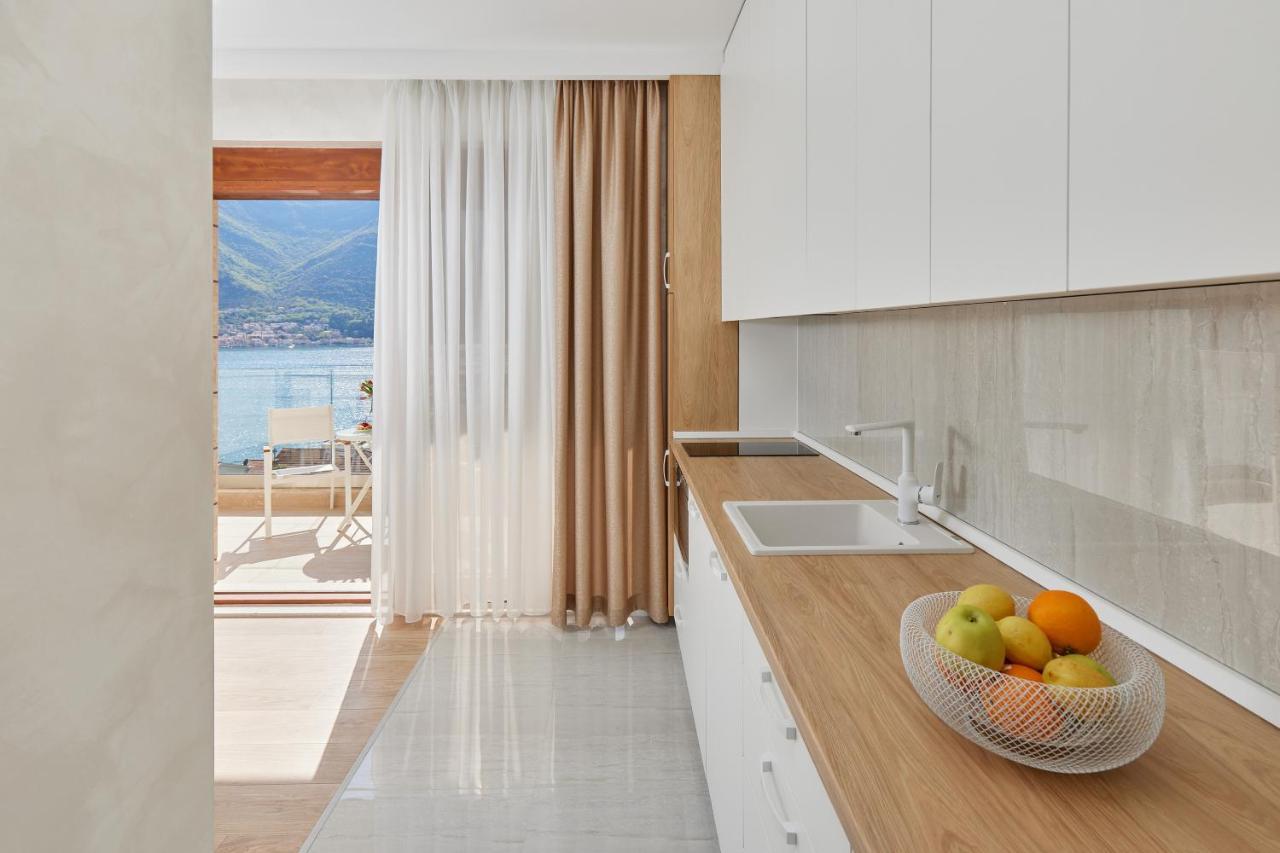 Apartment Noa With Sea View Kotor Exterior photo